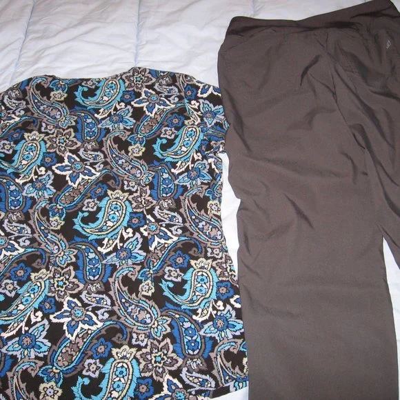 Women's Butter-Soft Scrubs Blue Paisley Sz S Top & Easy Stretch Gray Sz M Pants - Picture 4 of 4